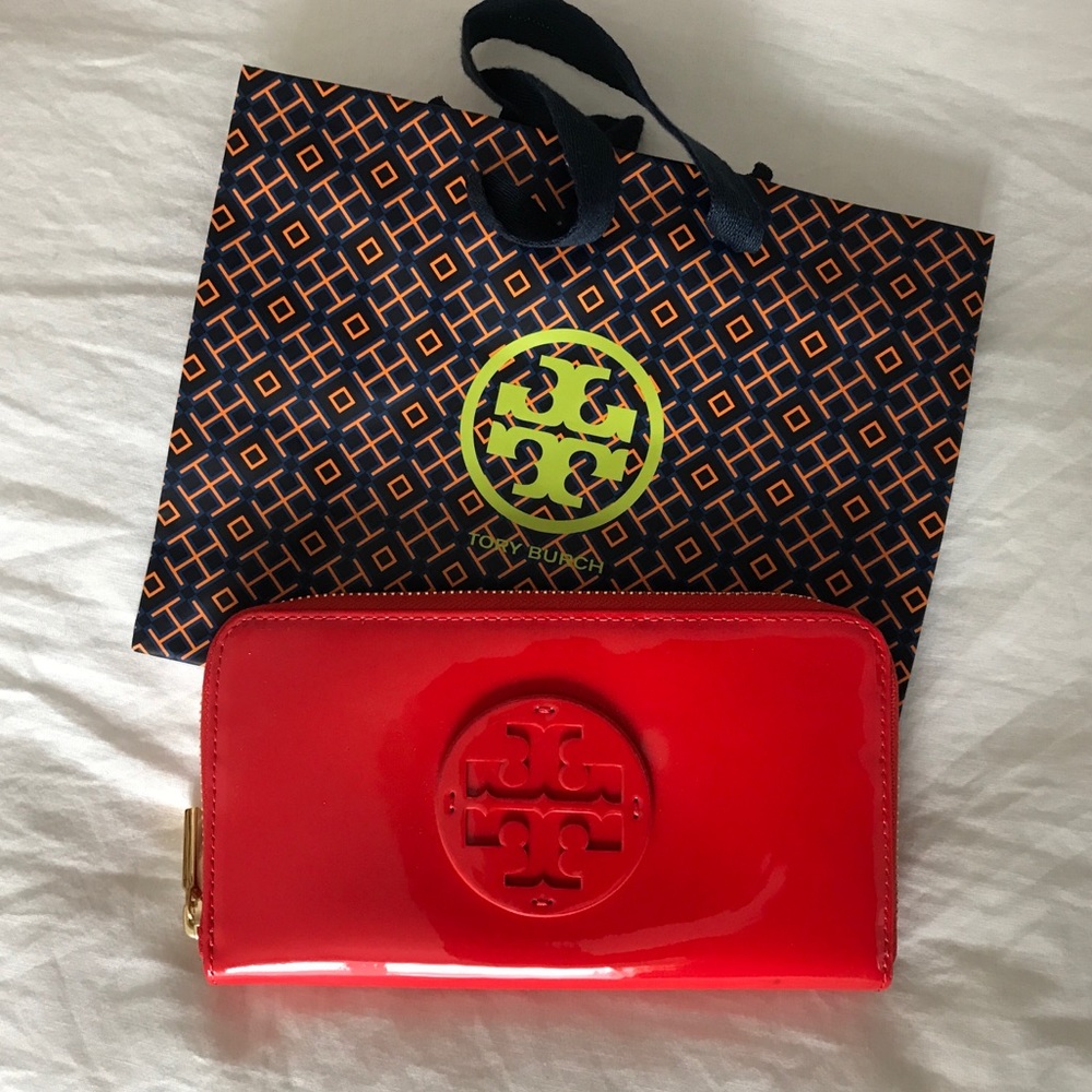NEW TORY BURCH PATENT LEATHER WALLET